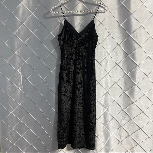 ⭐️HP⭐️ Alice + Olivia Velvet Cate Dress - Picture 9 of 9